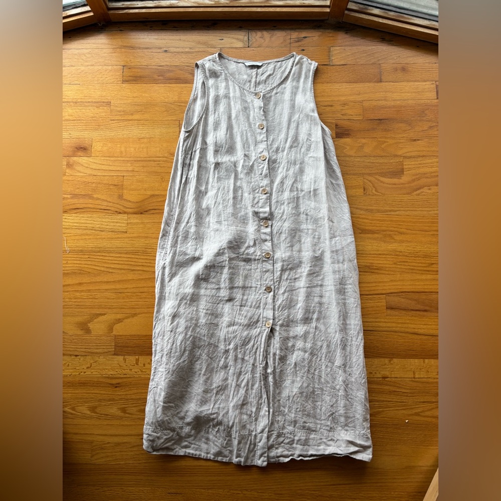 Linenfox Sleeveless Button-Front Midi Dress in Light Gray